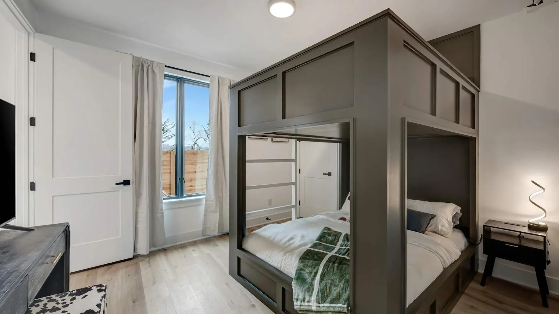Дом отдыха Rooftop Deck Hot Tub & Game Room In Нэшвилл США
